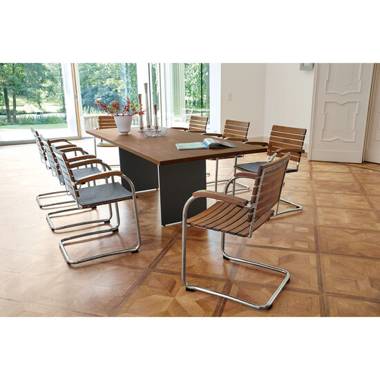 Jive Freischwinger Nussbaum stapelbar