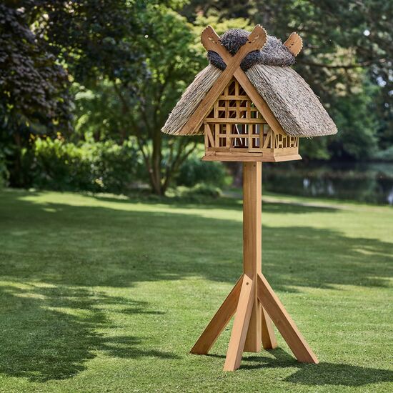 garpa-accessoires-2024-garten-dekoration-vogelhaus-teak-reetdach-68x71cm-handarbeit-ambiente-1500x1500