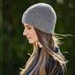 garpassion-bekleidung-hochwertig-gartenkleidung-recycled-muetze-wollmuetze-cashmere-strick-grau-seitenansicht.jpg